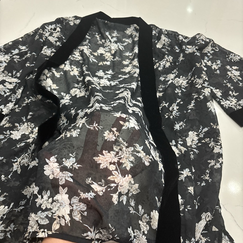 Alice ble Floral Sheer Kimono with Black Trim size M - Picture 3 of 8